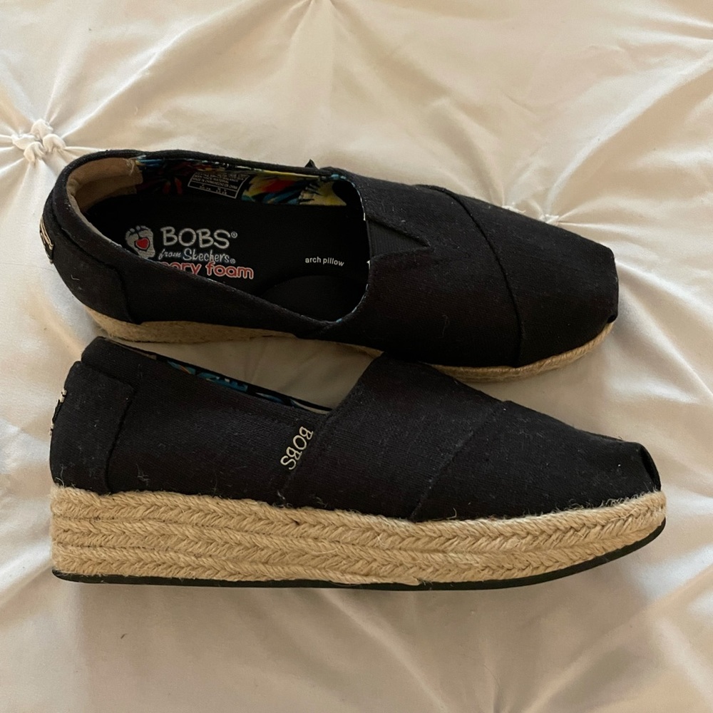 Black bobs platform